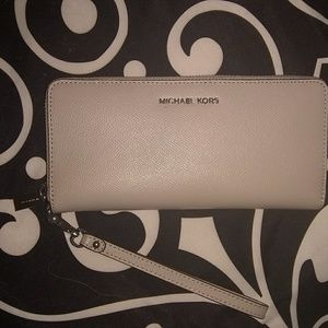Michael kors wallet